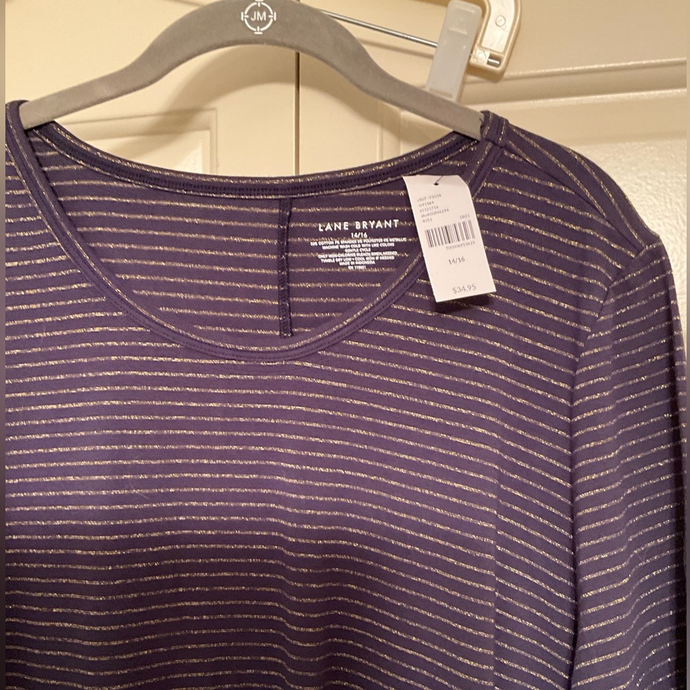 Perfect sleeve curved hemmed tee